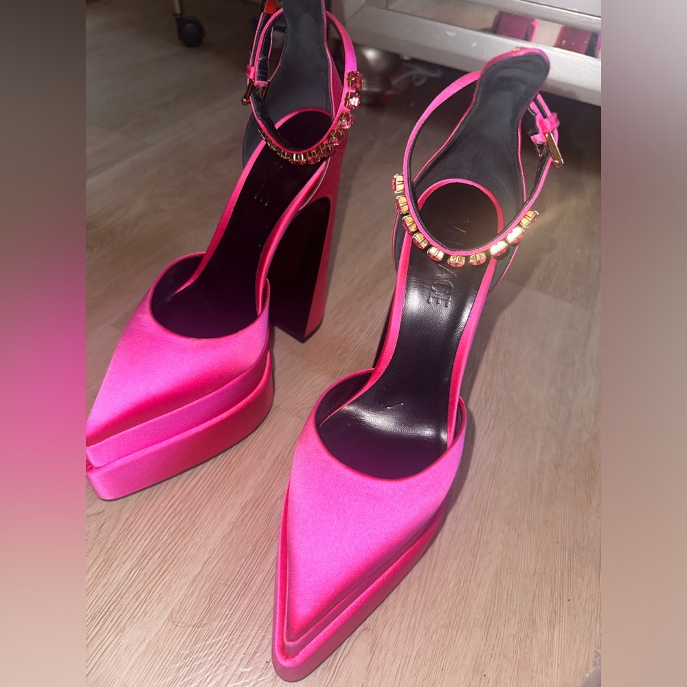 Versace Aevitas Pointy Platform Pumps - Picture 5 of 13